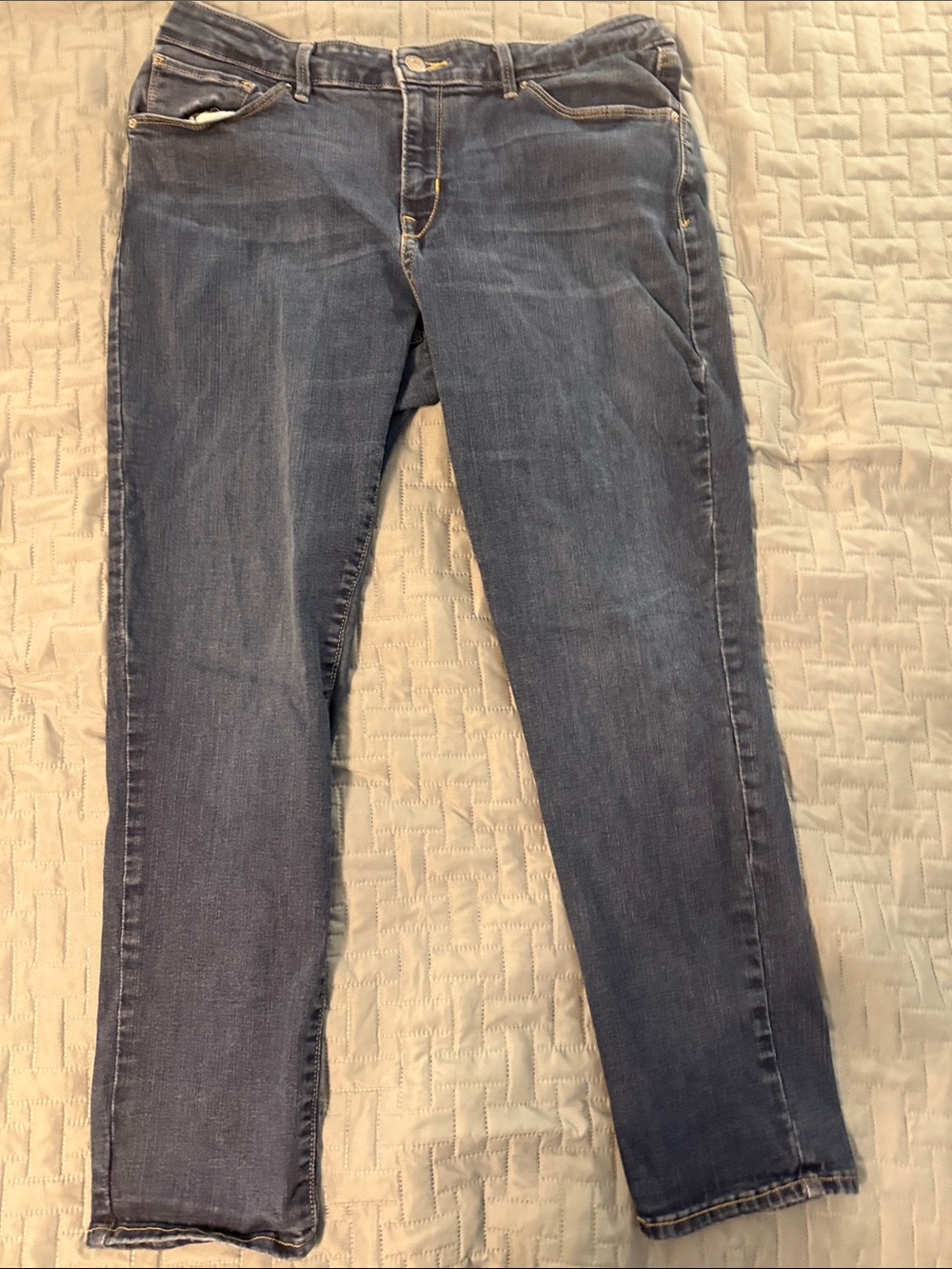Levi's Women's Skinny Jeans in Medium Blue Wash